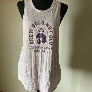 Old lady gains tank nwt